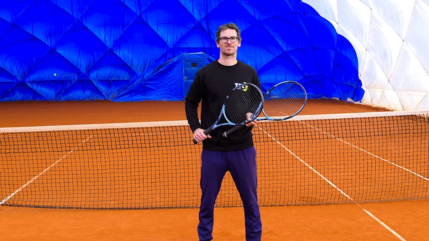 Michal Bayerl s tenisovými raketami Babolat Pure Drive GEN11