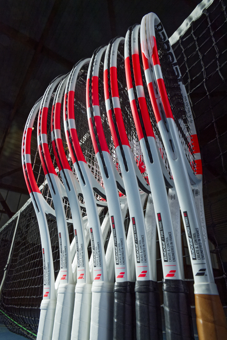 Linia modelowa sprzętu tenisowego Babolat Pure Strike