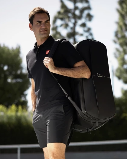 Roger Federer met de Wilson RF racket tas