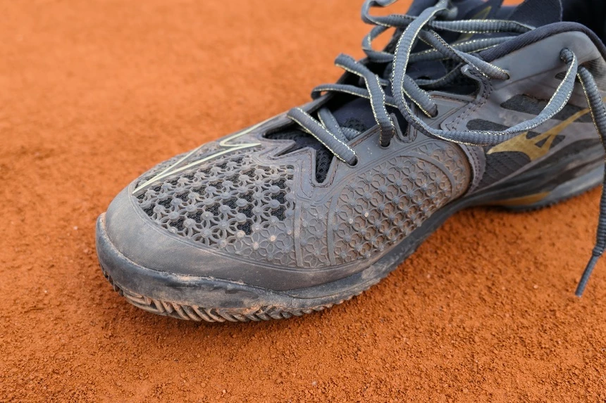 La partie médiane de la chaussure autour des gros orteils est parfaitement protégée contre les déchirures grâce à une protection en caoutchouc 3D-Solid.